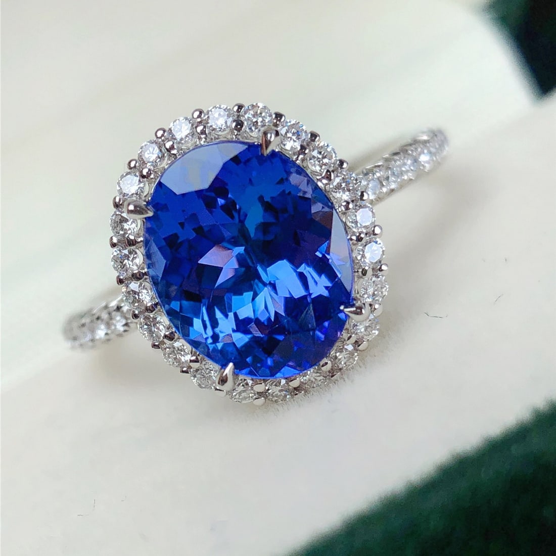 14k Gold 2.84 Ctw Natural Tanzanite & Diamond Ring: Ref:231152065 // gold content:14k gold // ring size:7. 25us // // main gemstone:tanzanite // shape:oval // carat weight:2. 49ct // color:blue // treatment:natural // // adjacent gemstone 2 : diamond