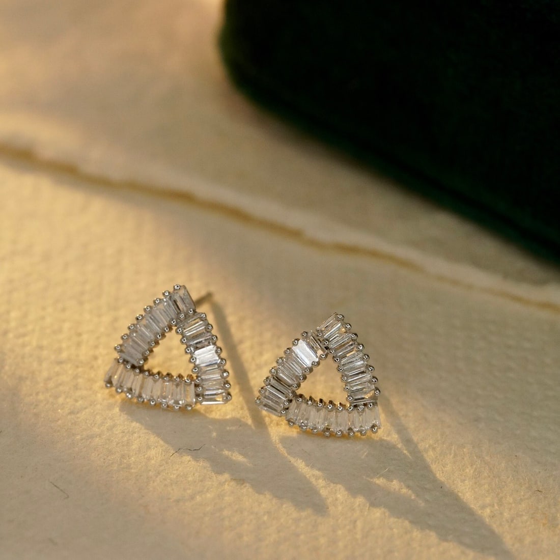 14k Gold 0.48 Ct Natural H Diamond Earrings: Ref:231152085 // gold content:14k gold // main gemstone:diamond // shape:baguette // carat weight:0. 48ct // clarity grade:vs-si // color:h // treatment:natural // Condition: New High Estimate: 2500