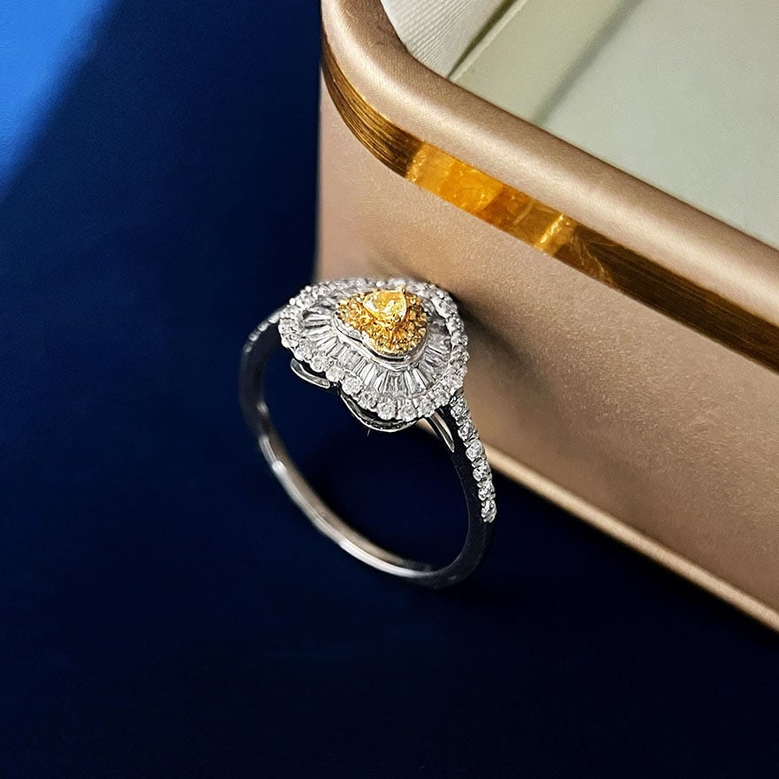 14k Gold 0.6 Ct Natural Color Diamond Ring - 3