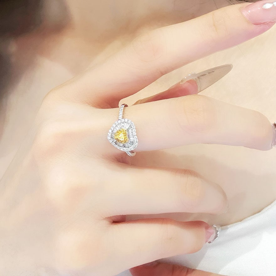 14k Gold 0.6 Ct Natural Color Diamond Ring - 6