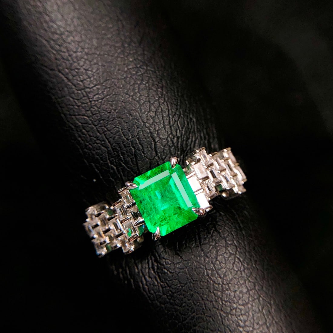 14k Gold 1.01 Ctw Natural Emerald & Diamond Ring - 3