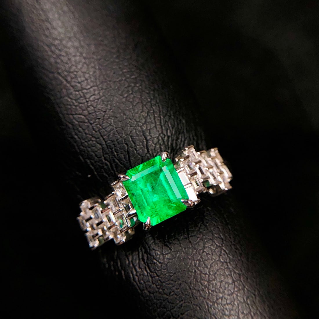 14k Gold 1.01 Ctw Natural Emerald & Diamond Ring - 4