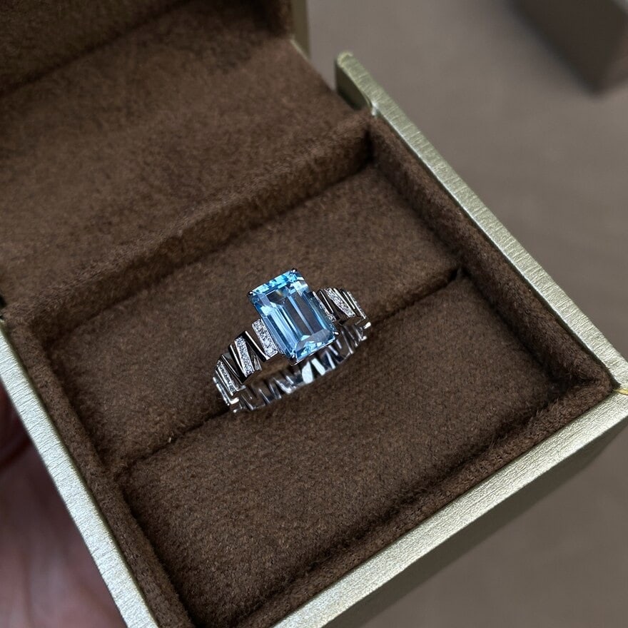 14k Gold 1.85 Ct Natural Aquamarine & Diamond Ring: Ref:231152135 // gold content:14k gold // ring size:7. 25us // // main gemstone:aquamarine // shape:octagonal // carat weight:1. 85ct // color:blue // treatment:natural // // adjacent gemstone 2 :