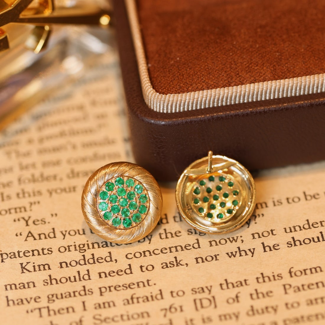 14k Gold 0.8 Ct Natural Emerald Earrings - 4