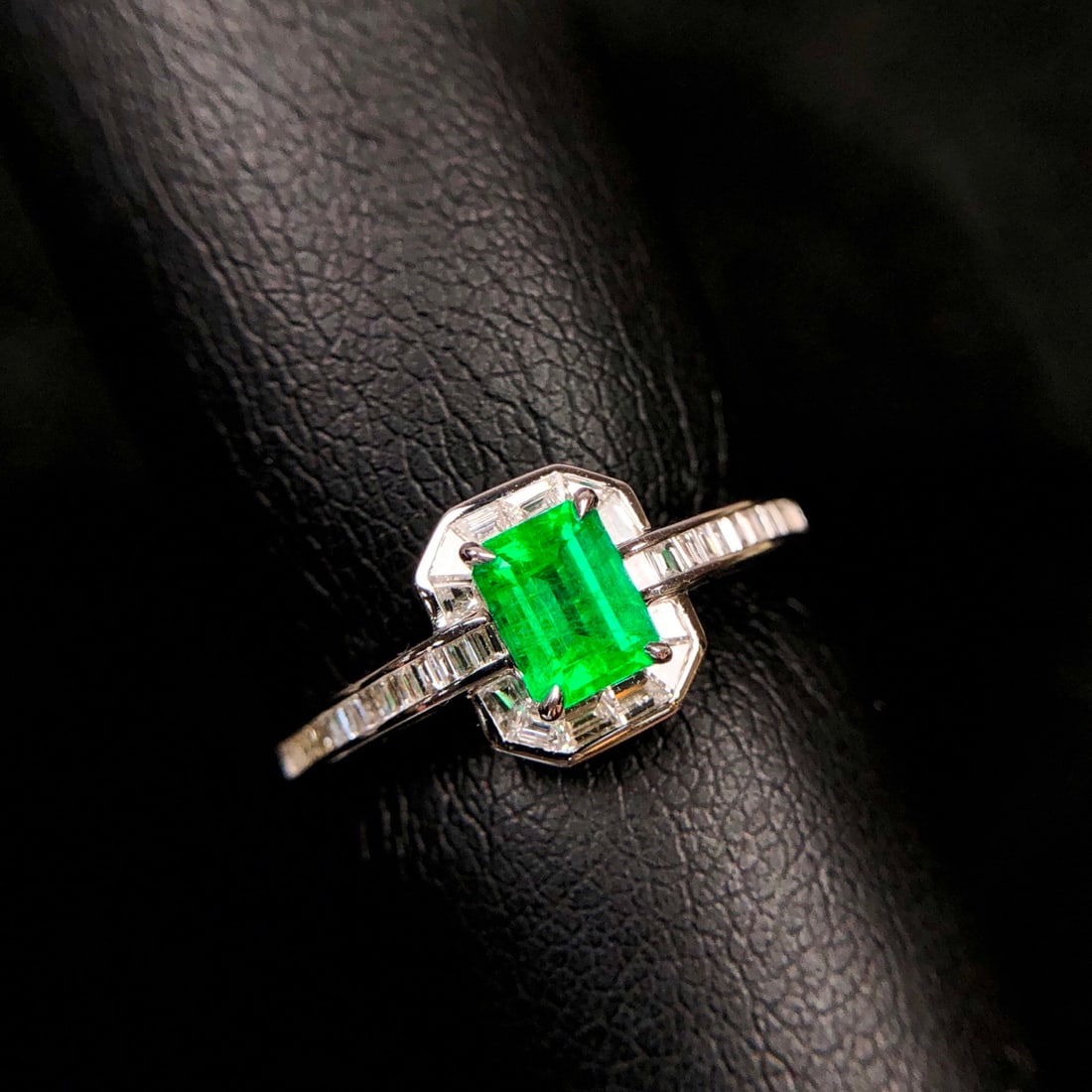 14k Gold 0.87 Ctw Natural Emerald & Diamond Ring: Ref:231152157 // gold content:14k gold // ring size:7. 25us // // main gemstone:emerald // shape:octagonal // carat weight:0. 50ct // color:green // treatment:natural // // adjacent gemstone 2 :
