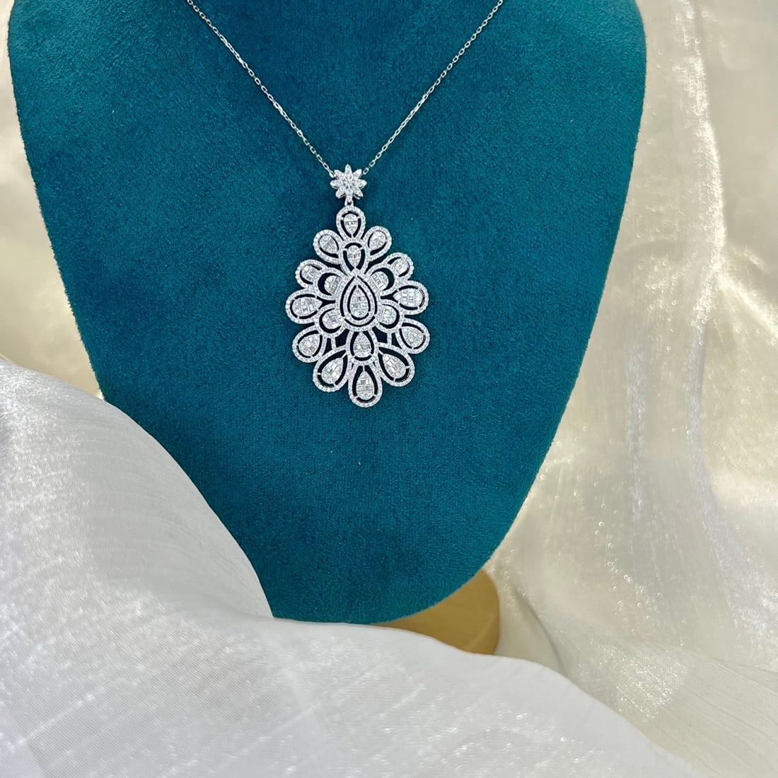 14k Gold 2.06 Ct Natural H Diamond Pendant( Without Chain ): Ref:231152160 // gold content:14k gold // main gemstone:diamond // shape:multiple // carat weight:2. 06ct // clarity grade:vs-si // color:h // treatment:natural // Condition: New Low Estimate: 7900