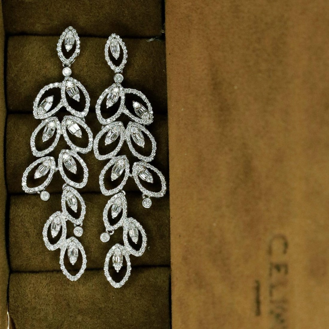 14k Gold 1.2 Ct Natural H Diamond Earrings: Ref:231152167 // gold content:14k gold // main gemstone:diamond // shape:multiple // carat weight:1. 2ct // clarity grade:vs-si // color:h // treatment:natural // Condition: New Low Estimate: 1100