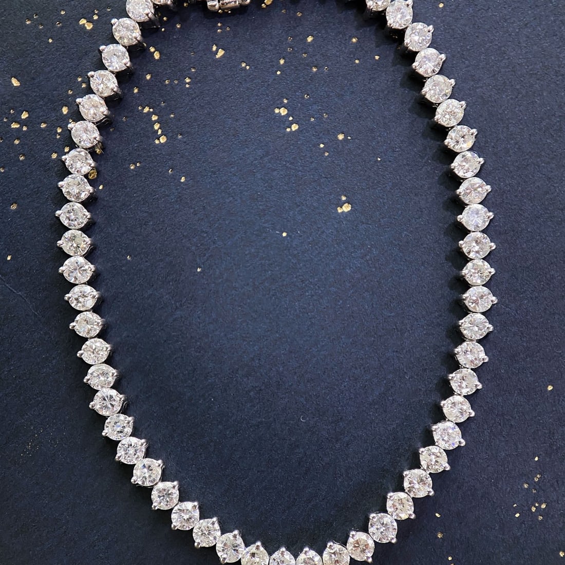 14k Gold 4.93 Ct Natural H Diamond Bracelet: Ref:231152172 // gold content:14k gold // main gemstone:diamond // shape:round // carat weight:4. 93ct // clarity grade:vs-si // color:h // treatment:natural // cut grade:g // Low Estimate: 9000