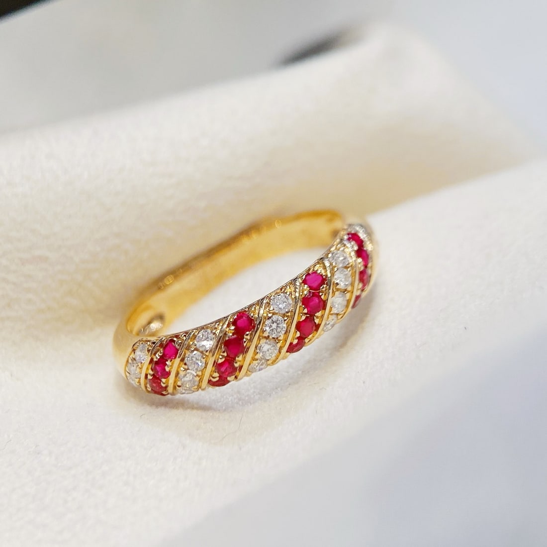 14k Gold 0.43 Ctw Natural Ruby & Diamond Ring: Ref:231152180 // gold content:14k gold // ring size:7. 25us // // main gemstone:ruby // shape:round // carat weight:0. 3ct // color:red // treatment:natural // cut grade:g // // adjacent gemstone 2 :