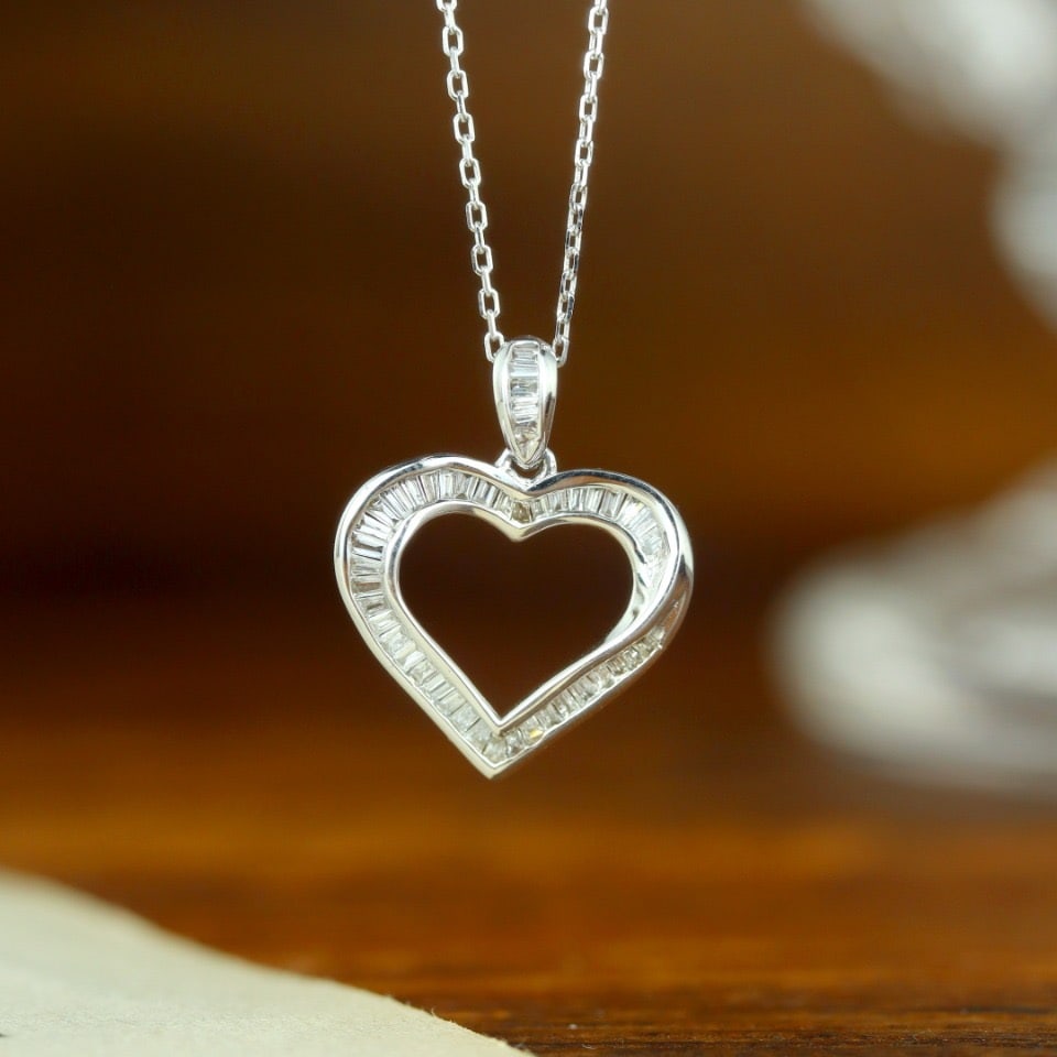 14k Gold 0.30 Ct Natural H Diamond Pendant( Without Chain ): Ref:231152188 // gold content:14k gold // main gemstone:diamond // shape:baguette // carat weight:0. 30ct // clarity grade:vs-si // color:h // treatment:natural // Condition: New Low Estimate: 1100