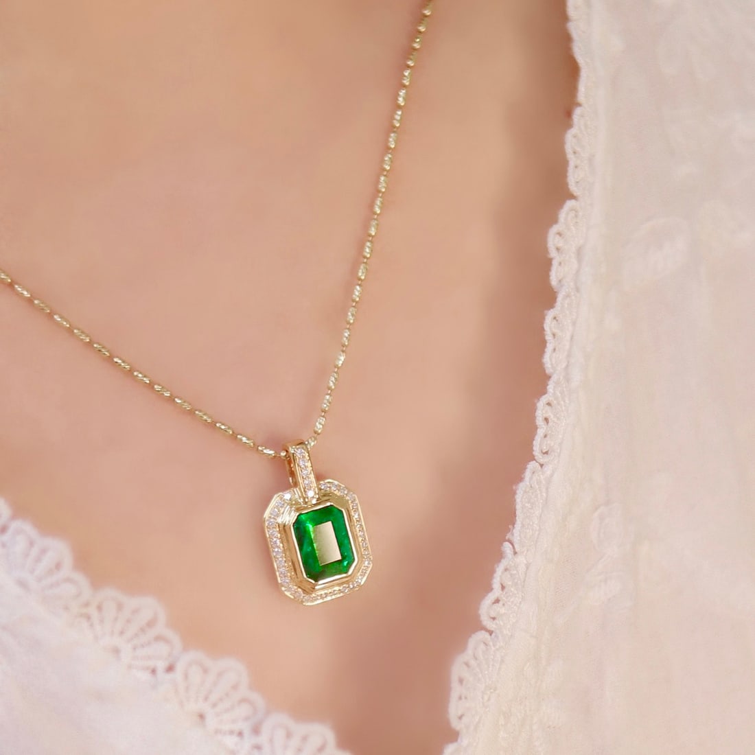 14k Gold 1.81 Ctw Vivid Green Natural Emerald & Diamond Necklace - 2