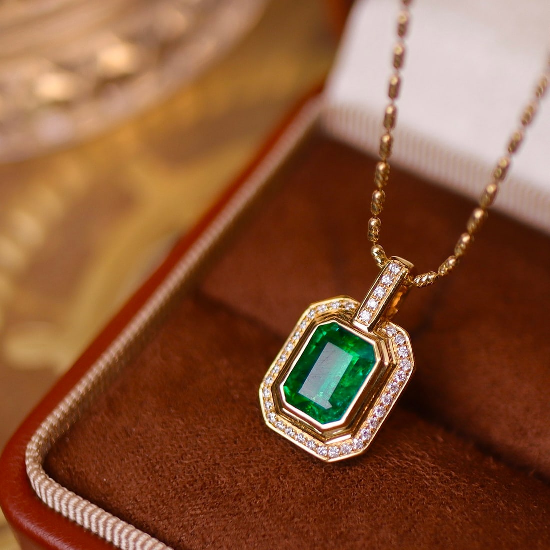 14k Gold 1.81 Ctw Vivid Green Natural Emerald & Diamond Necklace - 3