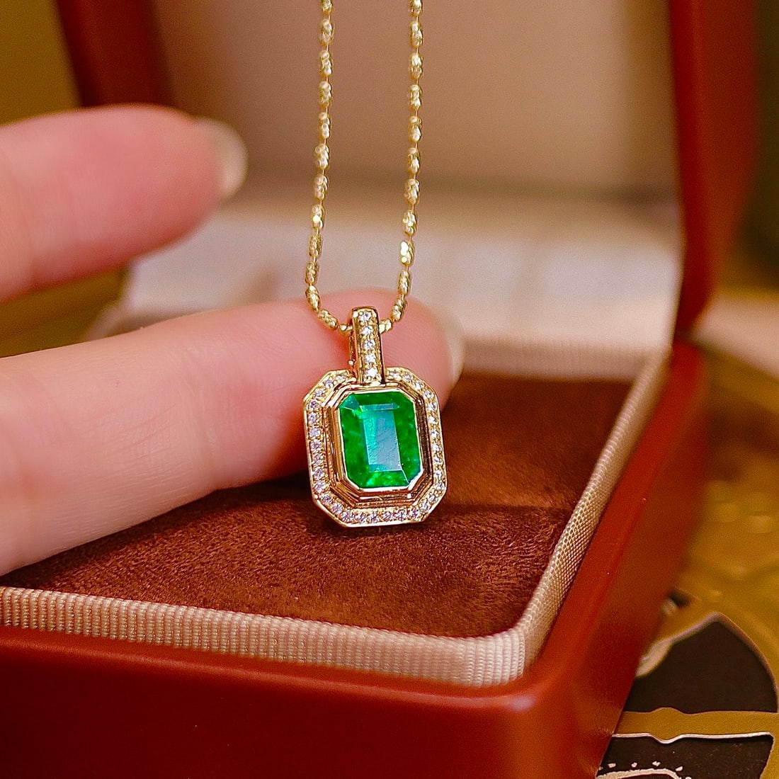 14k Gold 1.81 Ctw Vivid Green Natural Emerald & Diamond Necklace - 4