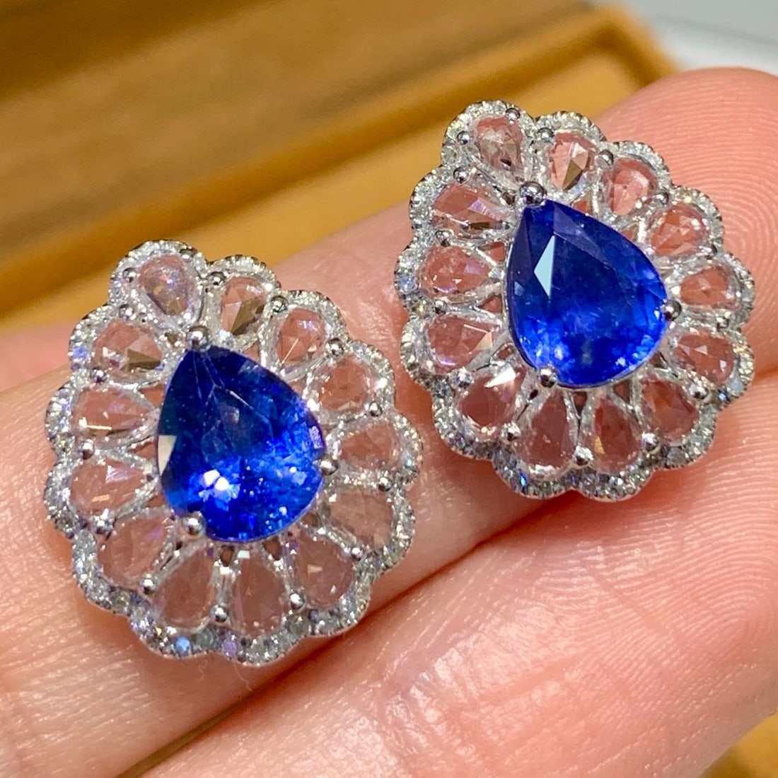 14k Gold 2.7 Ct Natural Sapphire & Diamond & Sapphire Earrings: Ref:231152224 // gold content:14k gold // main gemstone:sapphire // shape:pear // carat weight:2. 7ct // color:blue // treatment:natural // // adjacent gemstone 2 : diamond // shape:round // clarity g