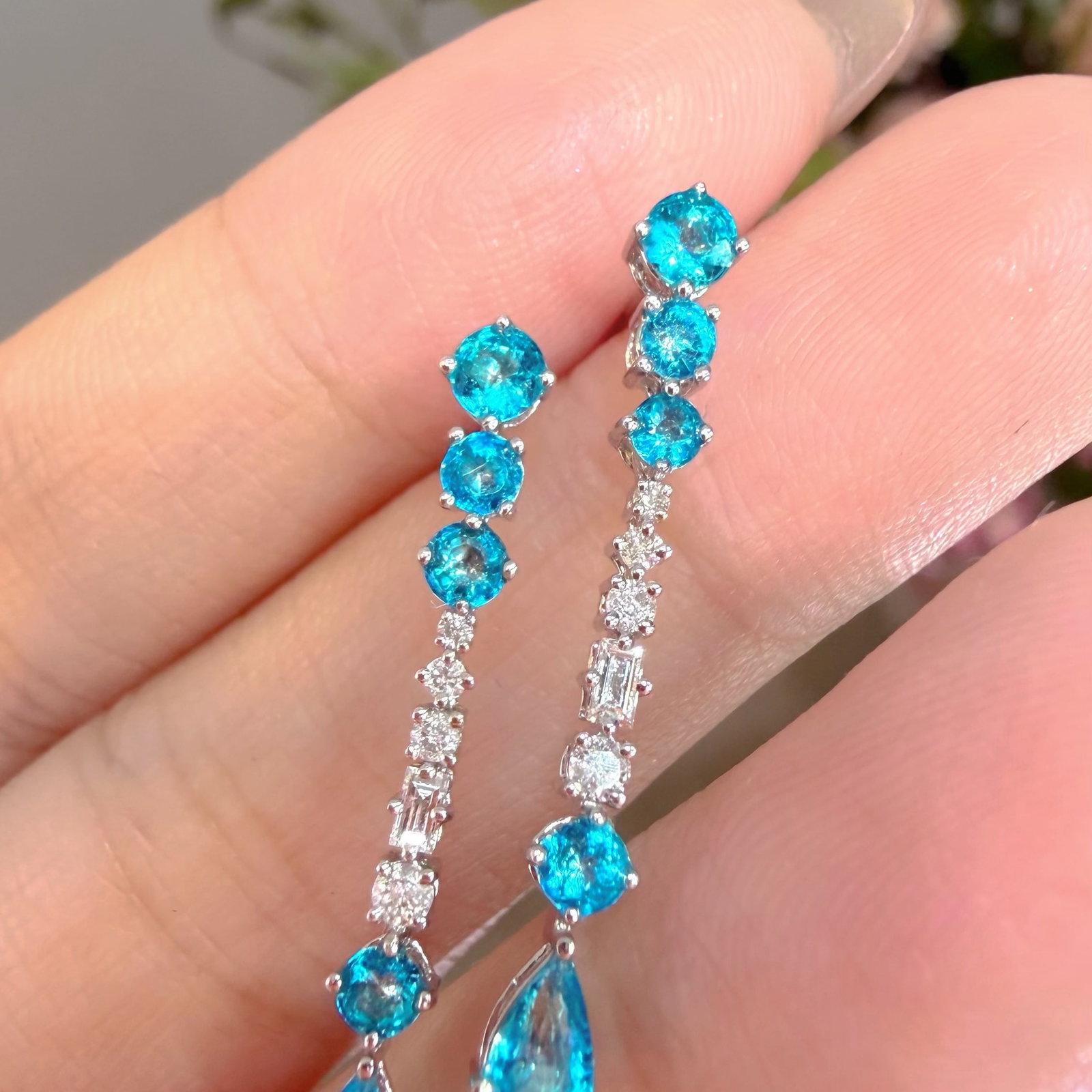 14k Gold 1 Ct Natural Paraiba Tourmaline & Diamond Earrings: Ref:231152230 // gold content:14k gold // main gemstone:paraiba tourmaline // shape:multiple // carat weight:1ct // color:blue // treatment:natural // // adjacent gemstone 2 : diamond //