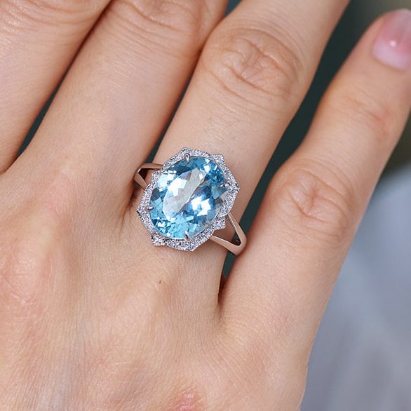 14k Gold 4.8 Ct Natural Aquamarine & Diamond Ring - 8