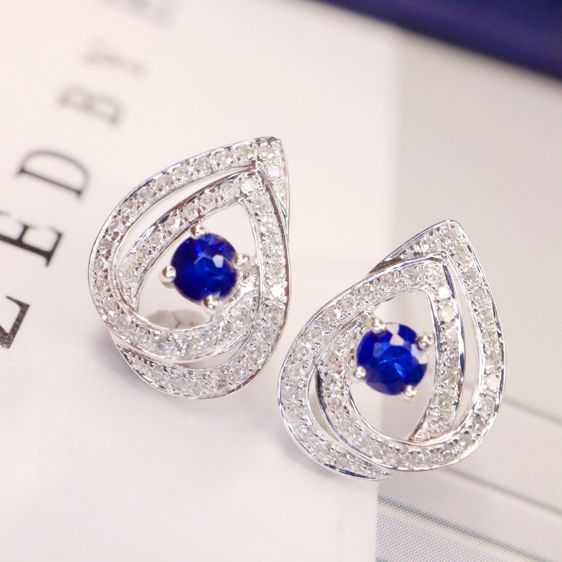 14k Gold 0.57 Ctw Natural Sapphire & Diamond Earrings: Ref:231152287 // gold content:14k gold // main gemstone:sapphire // shape:round // carat weight:0. 32ct // color:blue // treatment:natural // cut grade:g // // adjacent gemstone 2 : diamond //