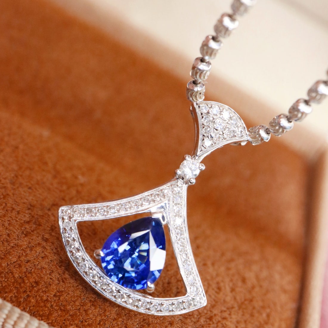 14k Gold 1.09 Ctw Natural Sapphire & Diamond Pendant( Without Chain ): Ref:231152308 // gold content:14k gold // main gemstone:sapphire // shape:pear // carat weight:0. 95ct // color:blue // treatment:natural // // adjacent gemstone 2 : diamond // shape:round // carat