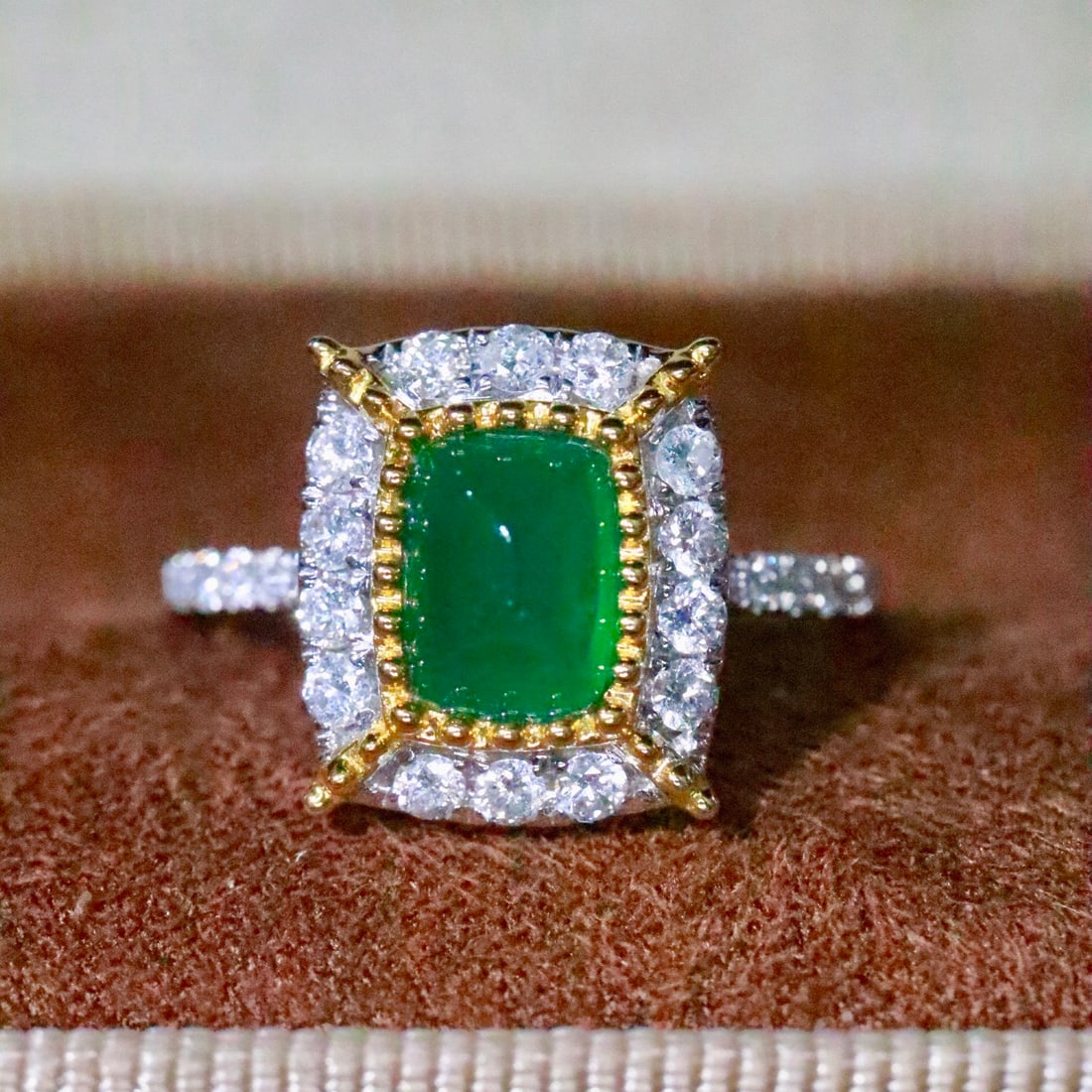 14k Gold 1.14 Ctw Natural Emerald & Diamond Ring: Ref:231152310 // gold content:14k gold // ring size:7. 25us // // main gemstone:emerald // shape:sugar-loaf // carat weight:0. 76ct // color:green // treatment:natural // // adjacent gemstone 2 :