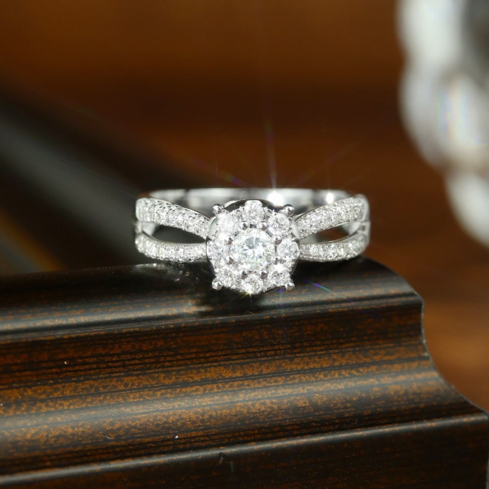 14k Gold 0.70 Ct Natural H Diamond Ring: Ref:231152314 // gold content:14k gold // ring size:7. 25us // // main gemstone:diamond // shape:round // carat weight:0. 70ct // clarity grade:vs-si // color:h // treatment:natural // cut grade:g //