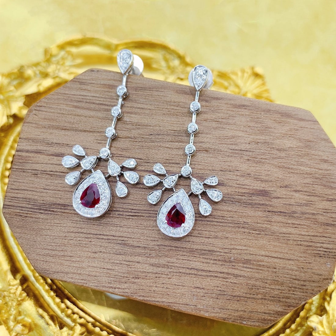 14k Gold 0.94 Ctw Natural Ruby & Diamond Earrings: Ref:231152320 // gold content:14k gold // main gemstone:ruby // shape:pear // carat weight:0. 46ct // color:red // treatment:natural // // adjacent gemstone 2 : diamond // shape:round // carat