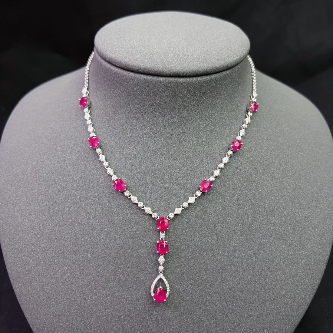 14k Gold 3.80 Ct Natural Ruby & Diamond Necklace: Ref:231152349 // gold content:14k gold // main gemstone:ruby // shape:multiple // carat weight:3. 80ct // color:red // treatment:natural // // adjacent gemstone 2 : diamond // number of stones:54 // s