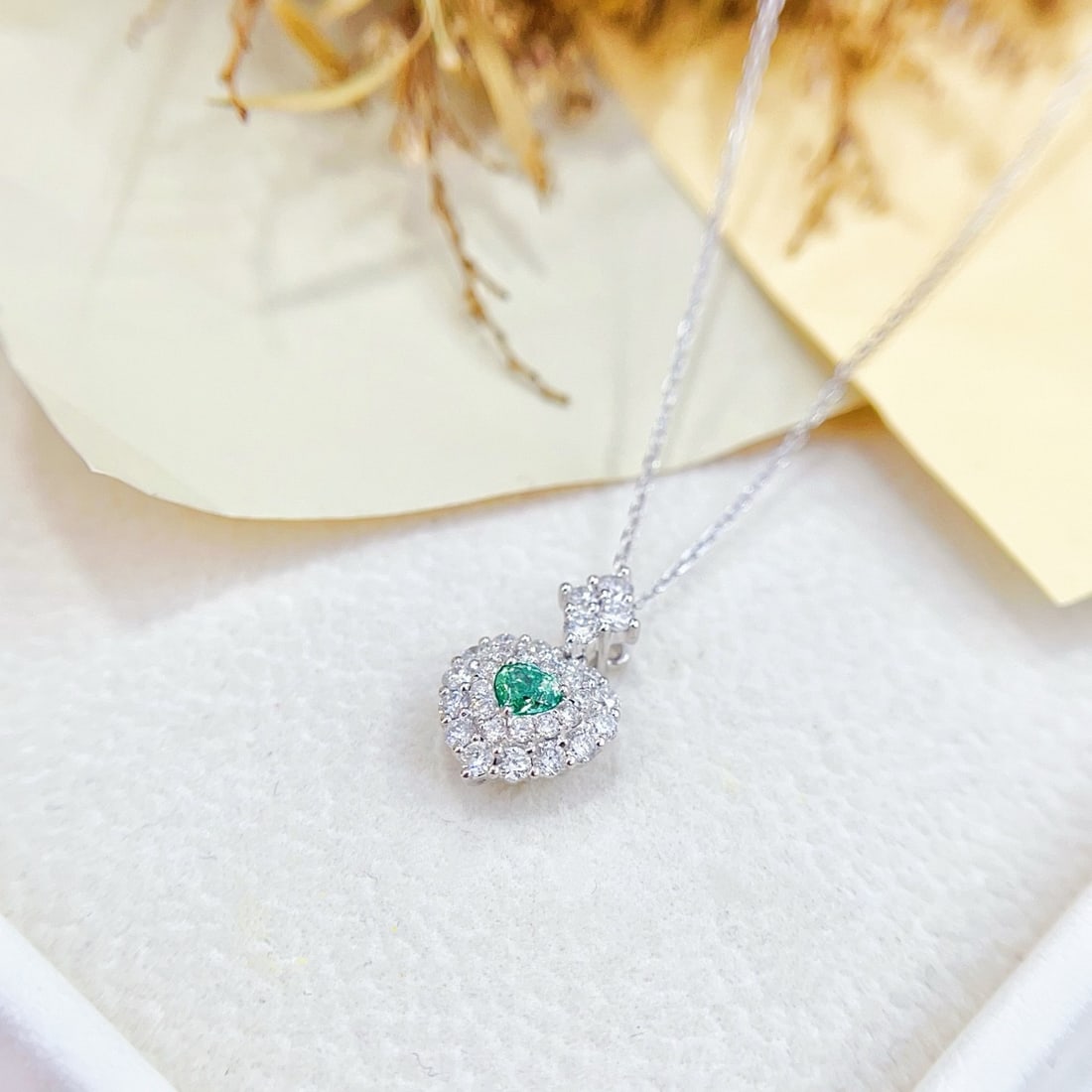 14k Gold 0.56 Ctw Natural Green Diamond & Diamond Necklace - 3