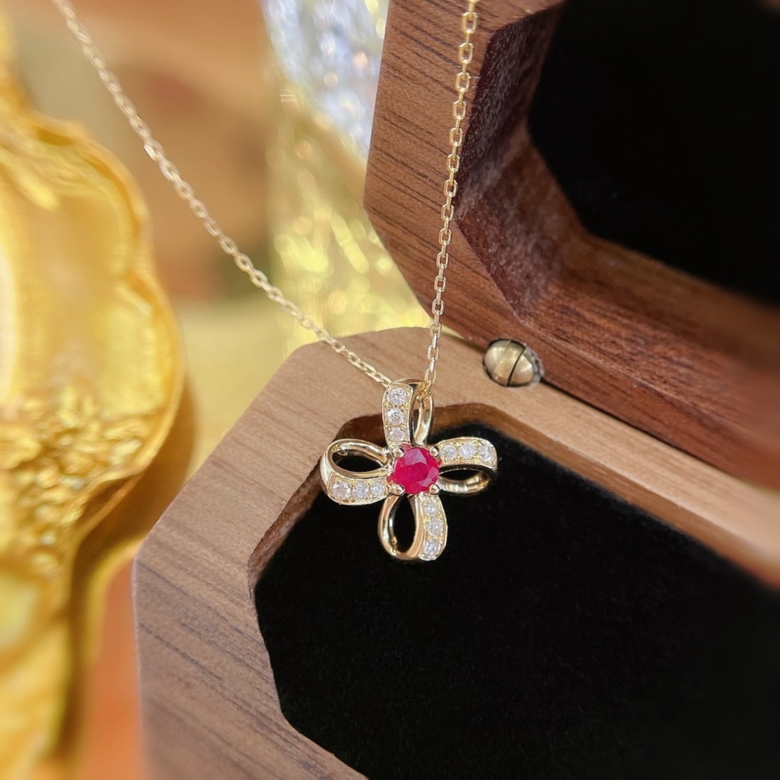 14k Gold 0.28 Ctw Natural Ruby & Diamond Necklace: Ref:231152374 // gold content:14k gold // main gemstone:ruby // shape:round // carat weight:0. 18ct // color:red // treatment:natural // cut grade:g // // adjacent gemstone 2 : diamond // shape:round