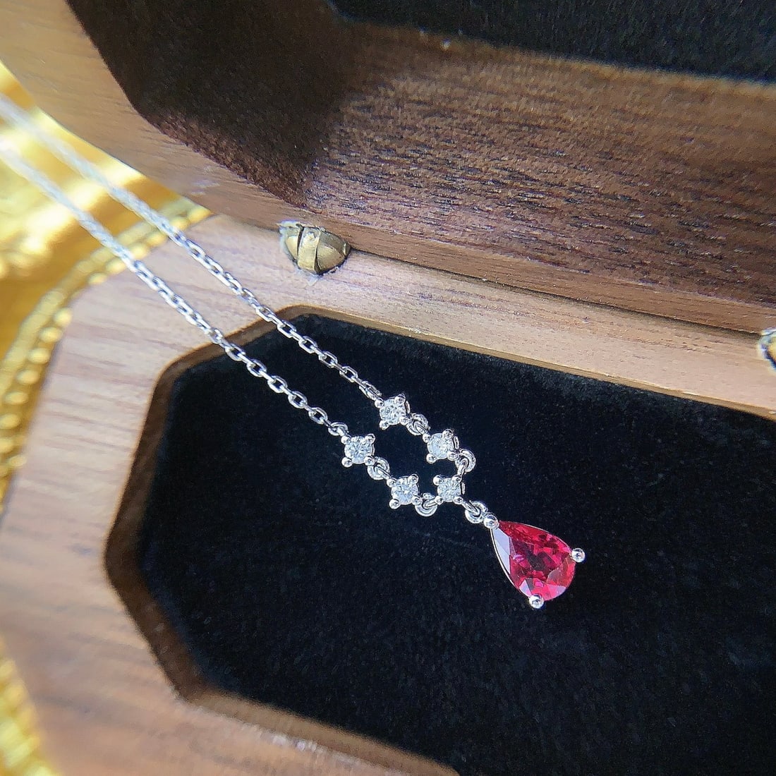 14k Gold 0.69 Ctw Natural Ruby & Diamond Necklace: Ref:231152401 // gold content:14k gold // main gemstone:ruby // shape:pear // carat weight:0. 59ct // color:red // treatment:natural // // adjacent gemstone 2 : diamond // shape:round // carat