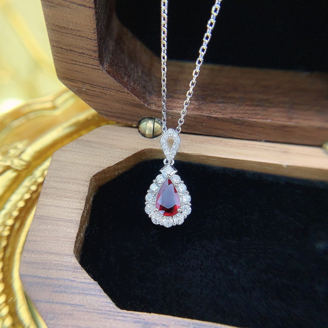 14k Gold 0.83 Ctw Vivid Red Natural Ruby & Diamond Necklace: Ref:231152412 // gold content:14k gold // main gemstone:ruby // shape:pear // carat weight:0. 55ct // color:vivid red // treatment:natural // // adjacent gemstone 2 : diamond // shape:round // carat