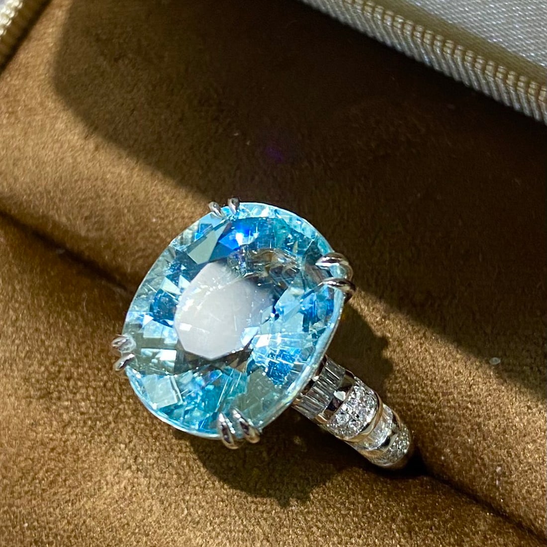 14k Gold 9.35 Ctw Natural Aquamarine & Diamond Ring - 3
