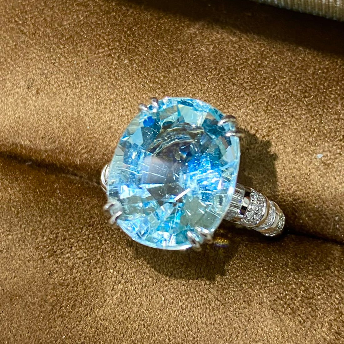 14k Gold 9.35 Ctw Natural Aquamarine & Diamond Ring - 4