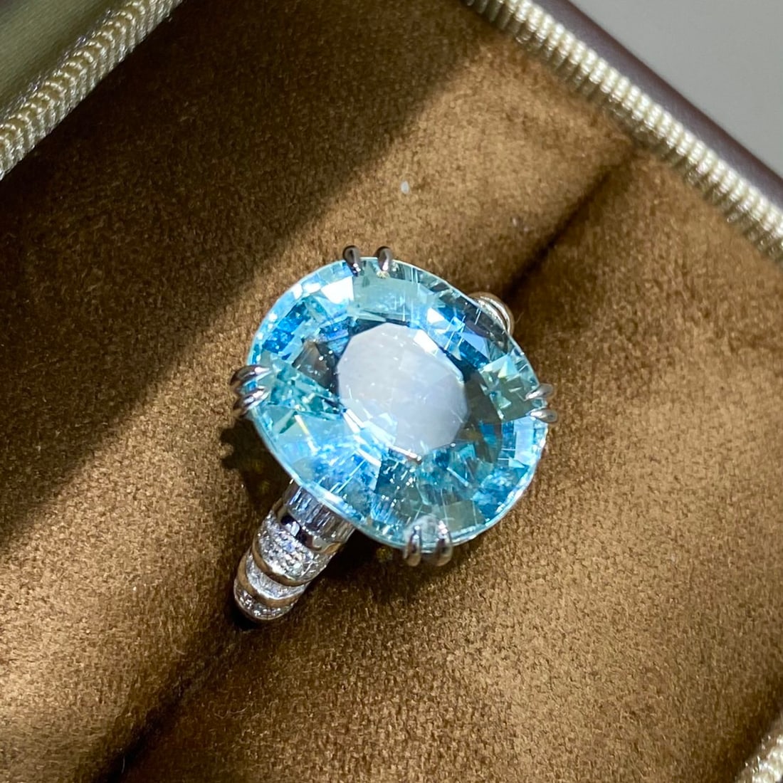 14k Gold 9.35 Ctw Natural Aquamarine & Diamond Ring - 7
