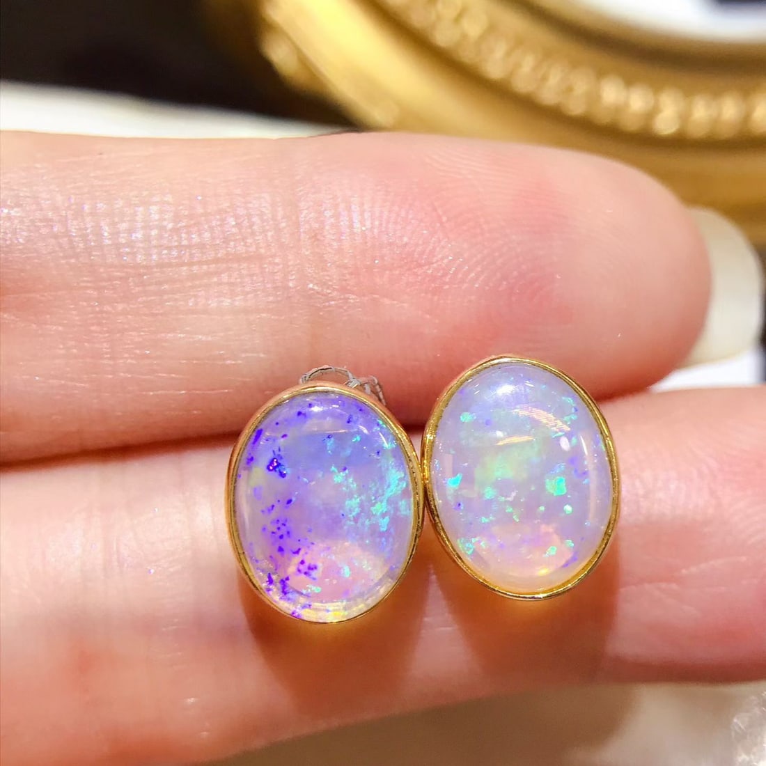 14k Gold 2.3 Ct Natural Opal Earrings: Ref:231152426 // gold content:14k gold // main gemstone:opal // shape:oval // carat weight:2. 3ct // color:color // treatment:natural // Low Estimate: 1500 Condition: New High Estimate: 2300