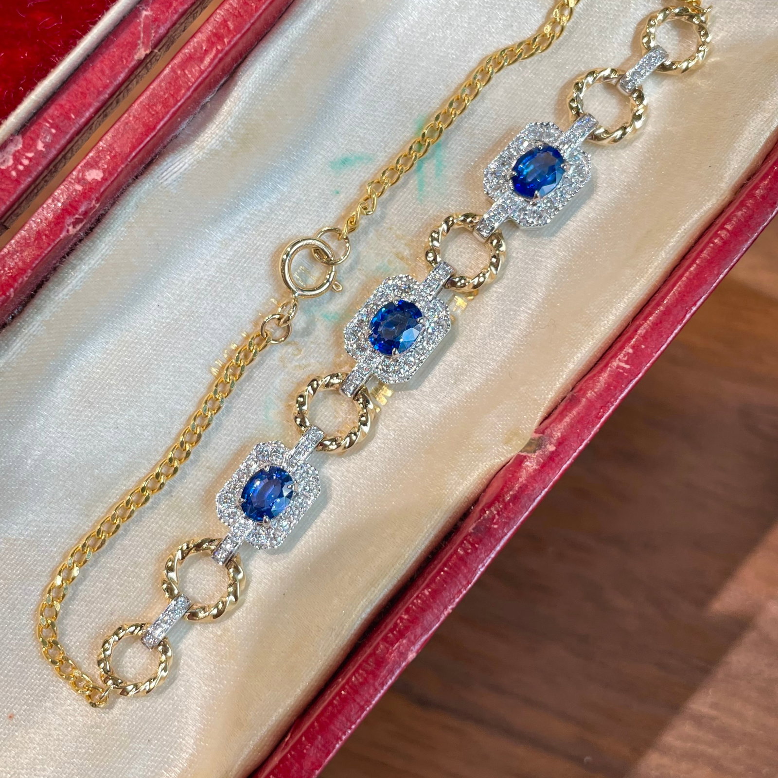 14k Gold 0.8 Ct Natural Sapphire & Diamond Bracelet: Ref:231152437 // gold content:14k gold // main gemstone:sapphire // shape:oval // carat weight:0. 8ct // color:blue // treatment:natural // // adjacent gemstone 2 : diamond // shape:round // clarity g