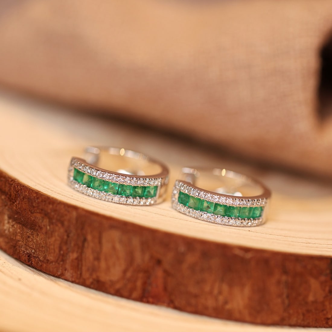 14k Gold 0.7 Ctw Natural Emerald & Diamond Earrings: Ref:231152439 // gold content:14k gold // main gemstone:emerald // shape:square // carat weight:0. 5ct // color:green // treatment:natural // // adjacent gemstone 2 : diamond // shape:round // carat