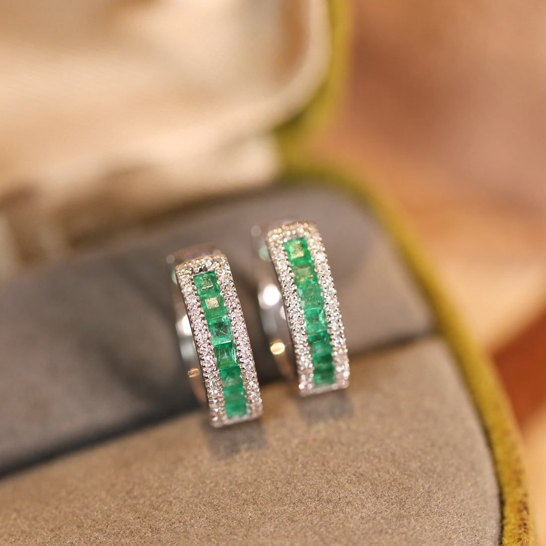 14k Gold 0.7 Ctw Natural Emerald & Diamond Earrings - 4
