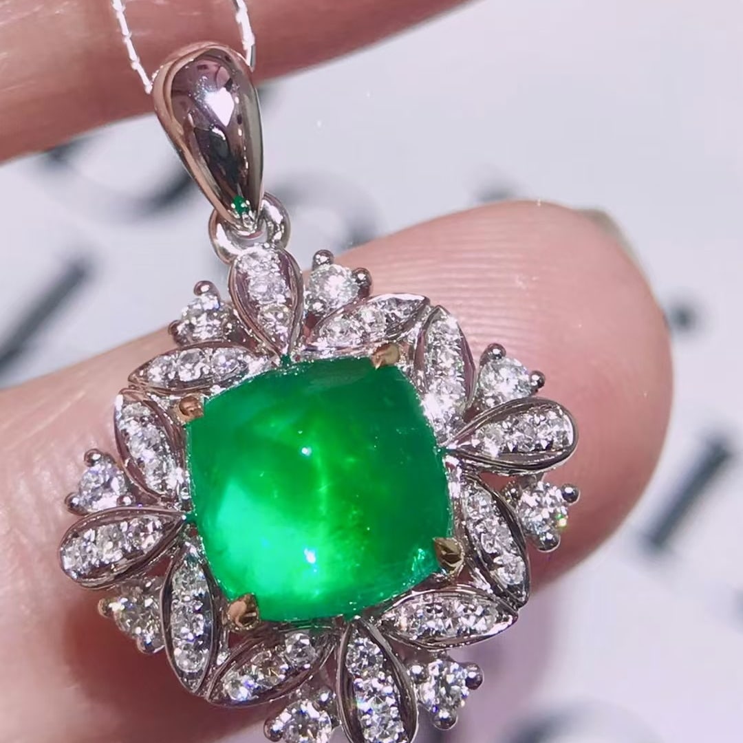 14k Gold 2.42 Ctw Natural Emerald & Diamond Pendant( Without Chain ): Ref:231152440 // gold content:14k gold // main gemstone:emerald // shape:sugar-loaf // carat weight:2. 1ct // color:green // treatment:natural // // adjacent gemstone 2 : diamond // shape:round //