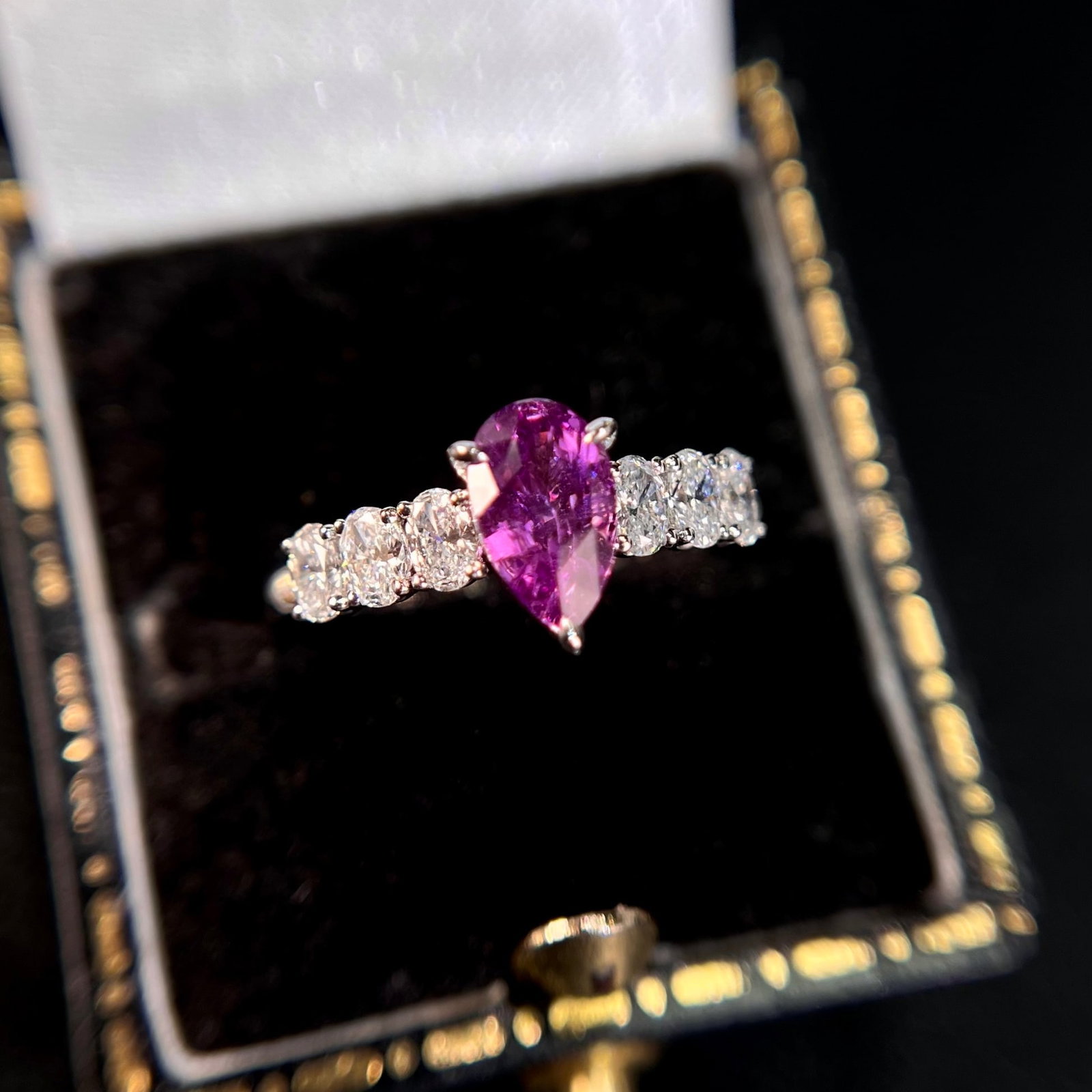 14k Gold 1.10 Ct Natural Sapphire & Diamond Ring: Ref:231152445 // gold content:14k gold // ring size:7. 25us // // main gemstone:sapphire // shape:pear // carat weight:1. 10ct // color:purple // treatment:natural // // adjacent gemstone 2 : diamond 