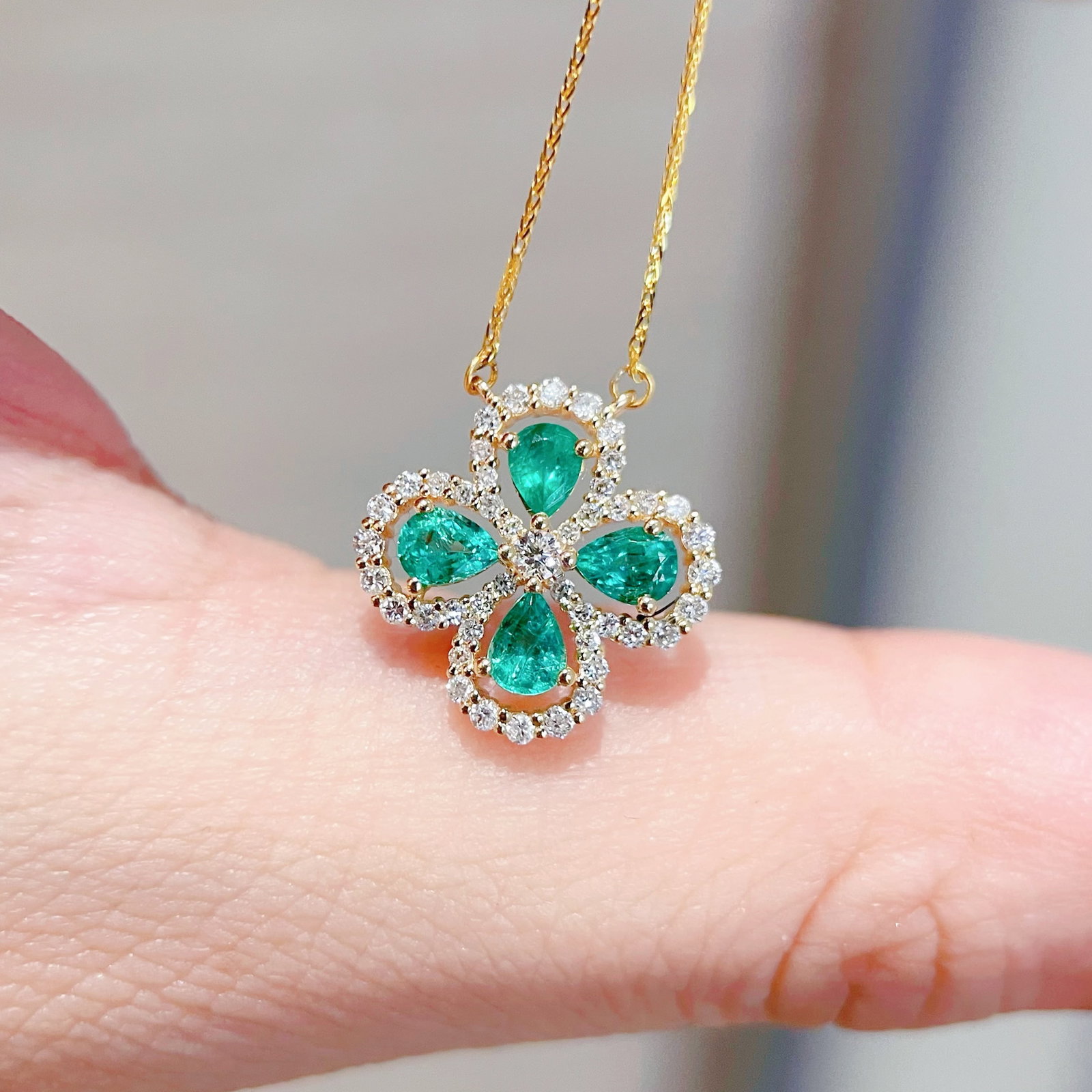 14k Gold 1.09 Ctw Natural Emerald & Diamond Necklace - 2