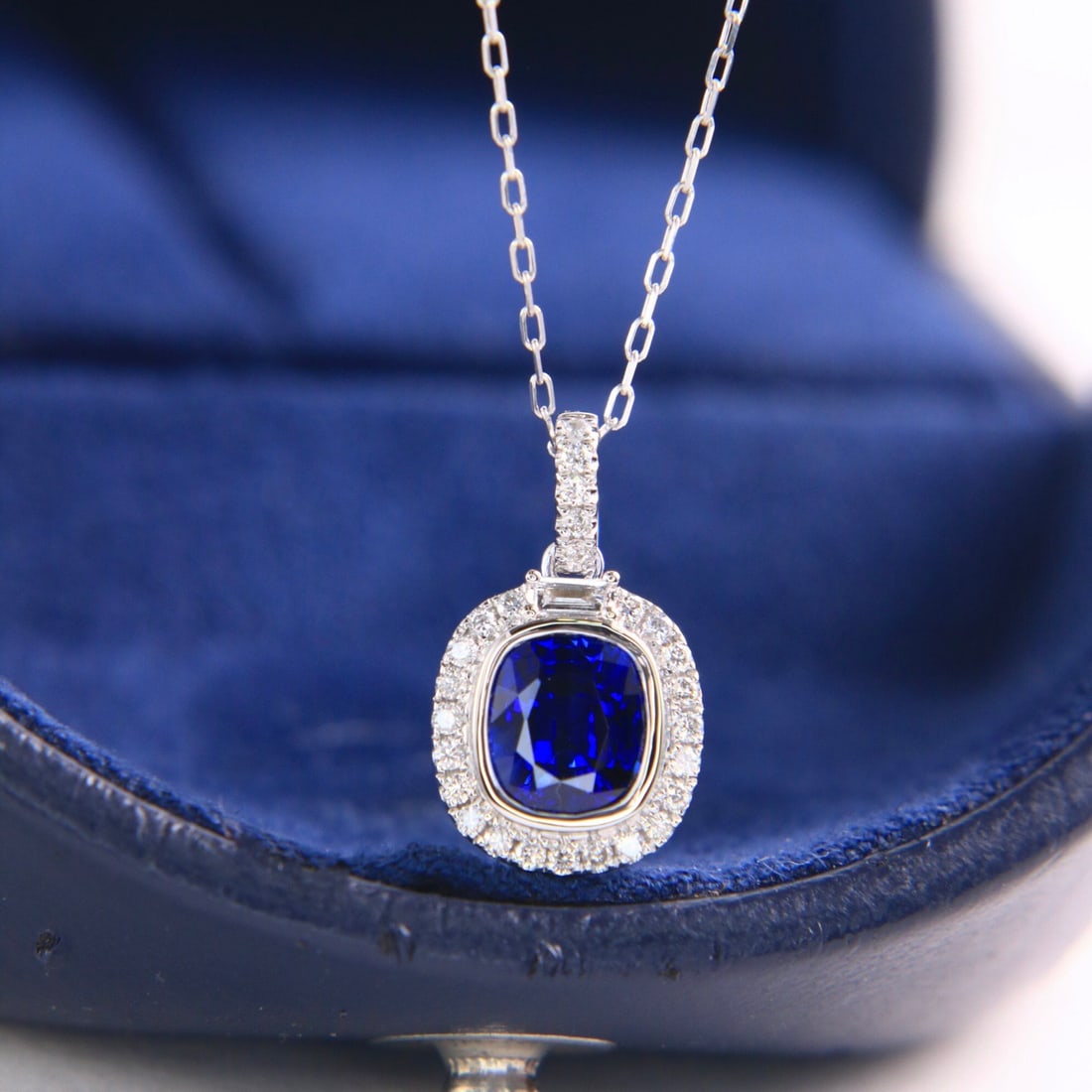 14k Gold 1.22 Ctw Natural Sapphire & Diamond Necklace: Ref:231152450 // gold content:14k gold // main gemstone:sapphire // shape:cushion // carat weight:1. 09ct // color:blue // treatment:natural // // adjacent gemstone 2 : diamond // shape:multiple //