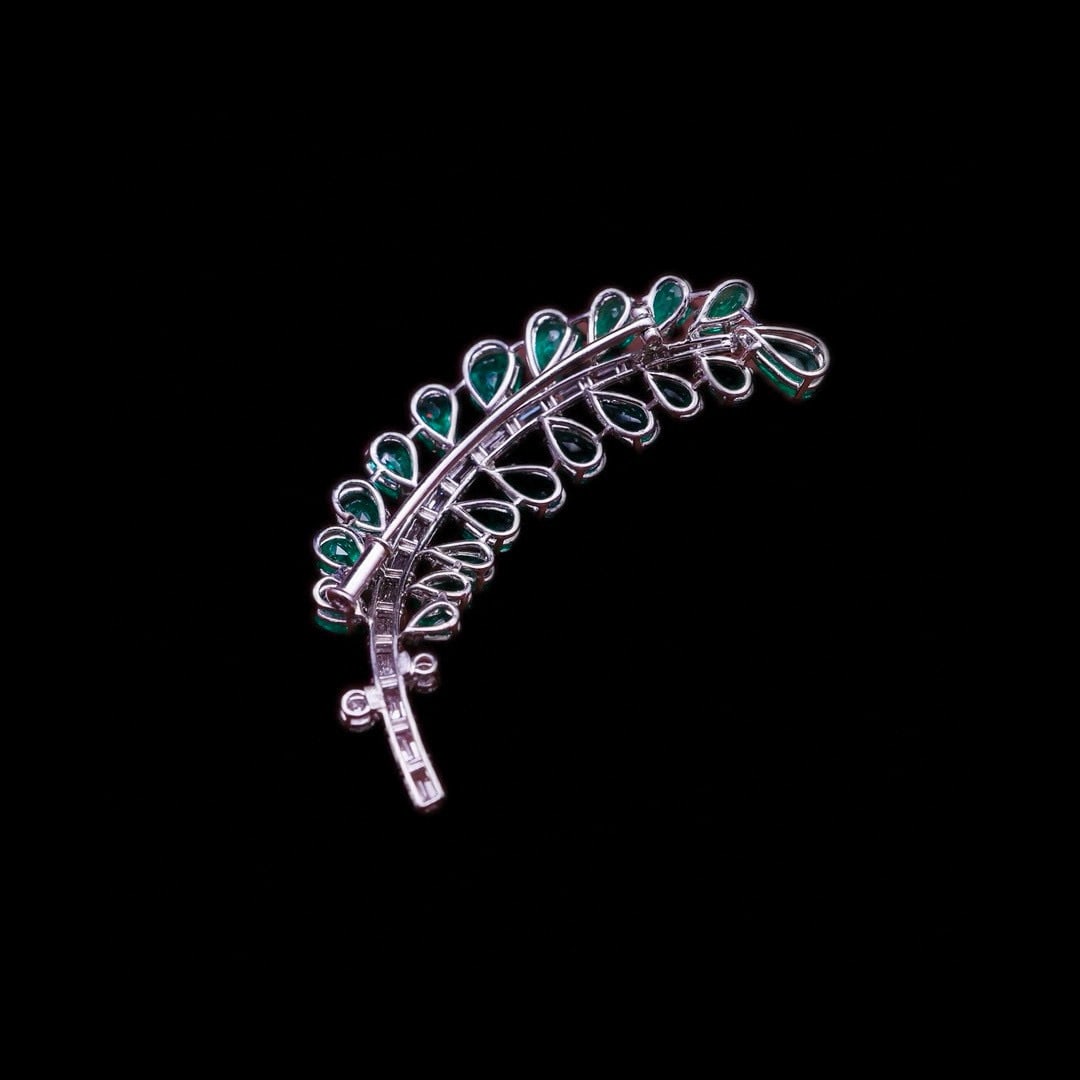 14k Gold 10.00 Ctw Natural Emerald & Diamond Brooch - 2