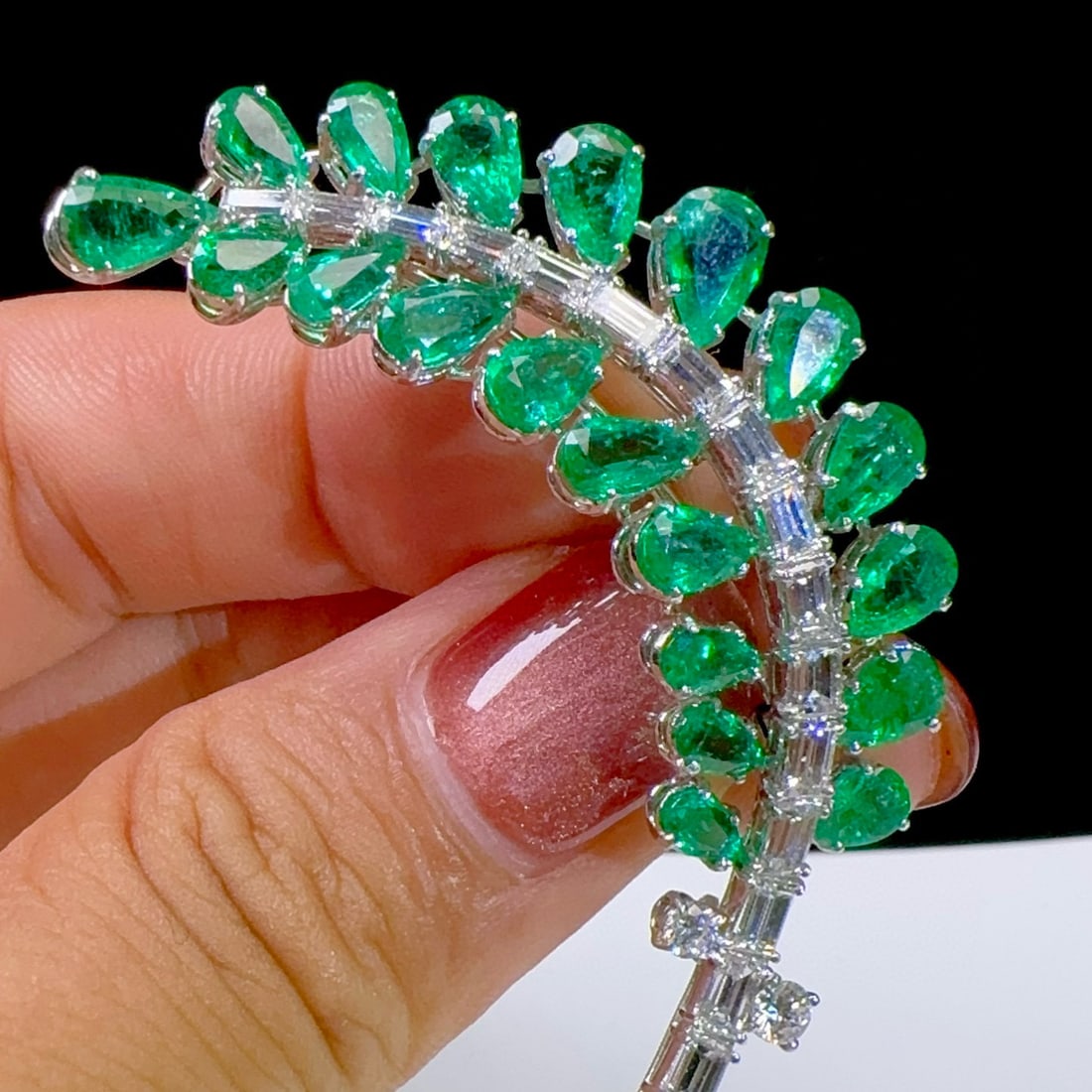 14k Gold 10.00 Ctw Natural Emerald & Diamond Brooch - 4