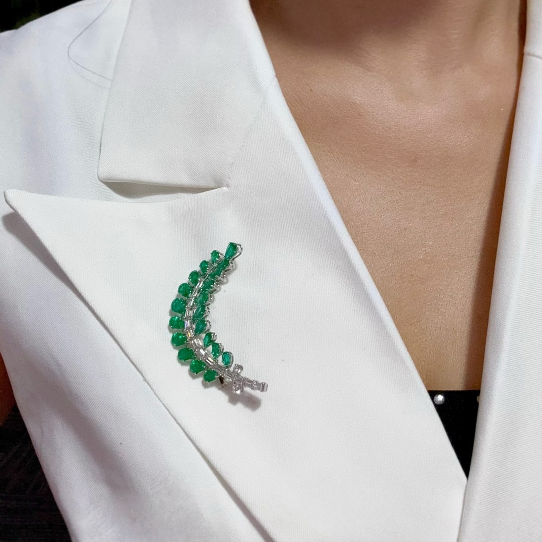 14k Gold 10.00 Ctw Natural Emerald & Diamond Brooch - 5