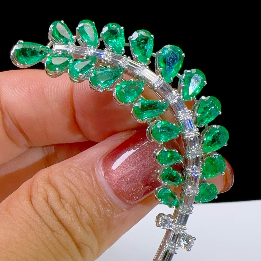 14k Gold 10.00 Ctw Natural Emerald & Diamond Brooch - 6