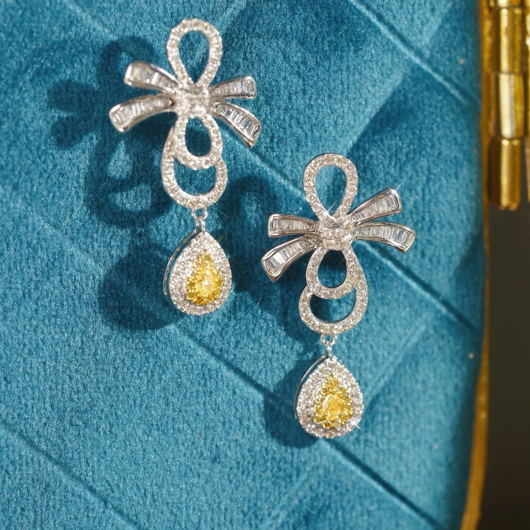 14k Gold 1.10 Ctw Natural Yellow Diamond & Diamond Earrings: Ref:230989008 // gold content:14k gold // main gemstone:yellow diamond // shape:pear // carat weight:0. 18ct // color:yellow // treatment:natural // cut grade:g // // adjacent gemstone 2 : diamond //