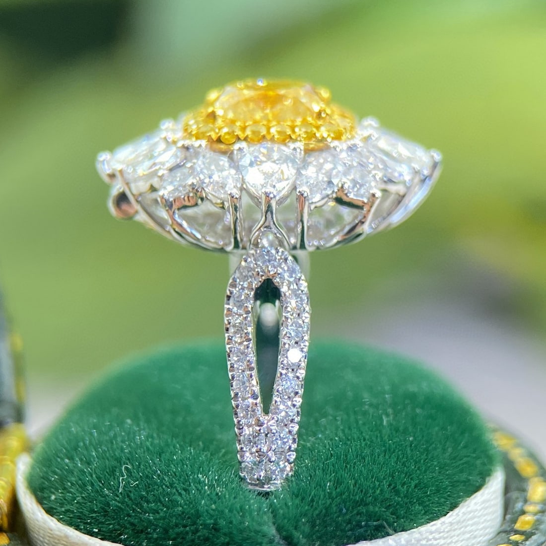 14k Gold 2.23 Ctw Natural Yellow Diamond & Diamond Ring - 7