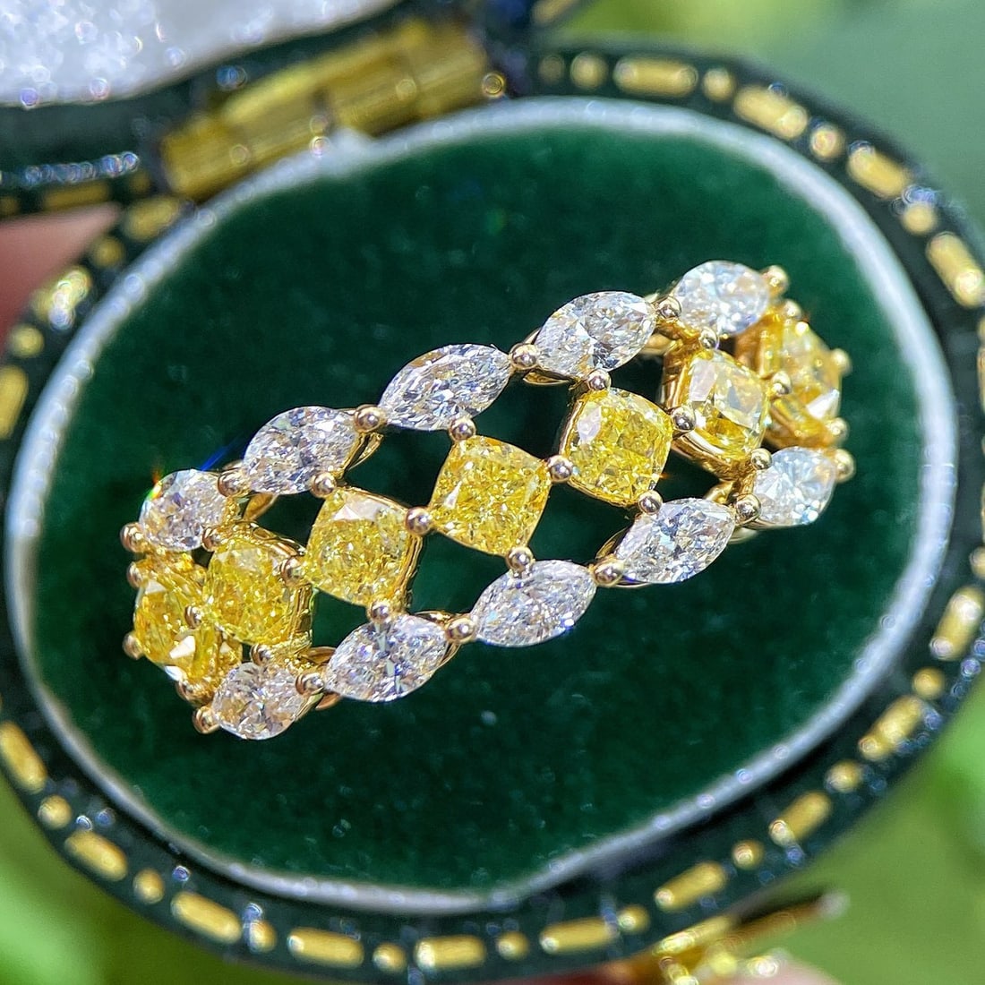 14k Gold 1.0 Ct Natural Yellow Diamond & Diamond Ring: Ref:230989014 // gold content:14k gold // ring size:7. 25us // // main gemstone:yellow diamond // shape:cushion // carat weight:1. 0ct // color:yellow // treatment:natural // cut grade:g // //