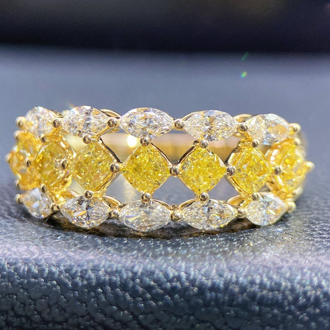 14k Gold 1.0 Ct Natural Yellow Diamond & Diamond Ring - 3