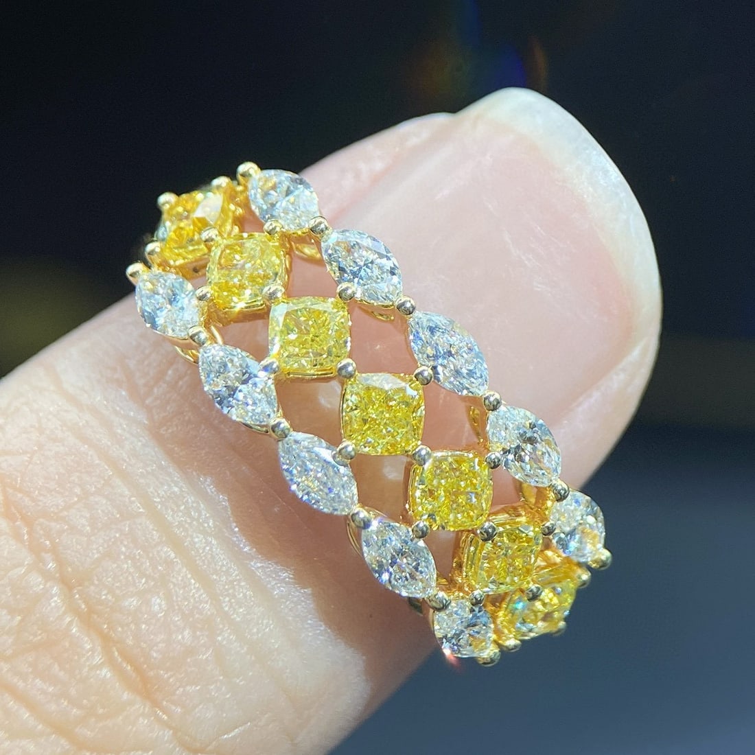 14k Gold 1.0 Ct Natural Yellow Diamond & Diamond Ring - 4